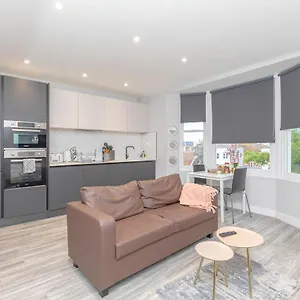  Apartment Flash Sales Offer - Any Week Day No Minimum Night Restrictions Centre Seafront 1 Bedroom Flat Bn133duk02